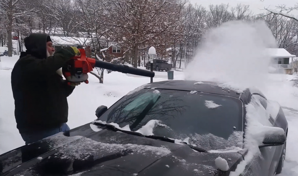 How a Leaf Blower Works on Snow?